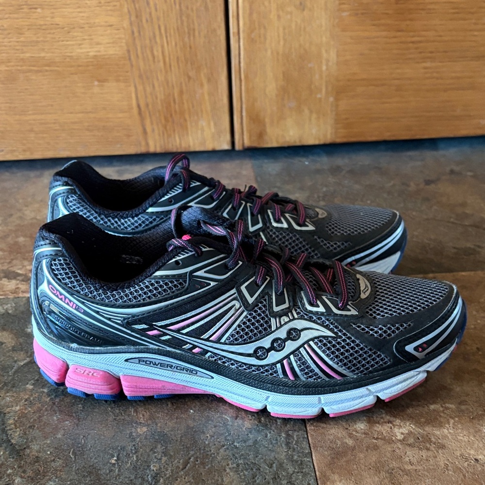 Saucony Women's Gray and Pink Athletic Shoes